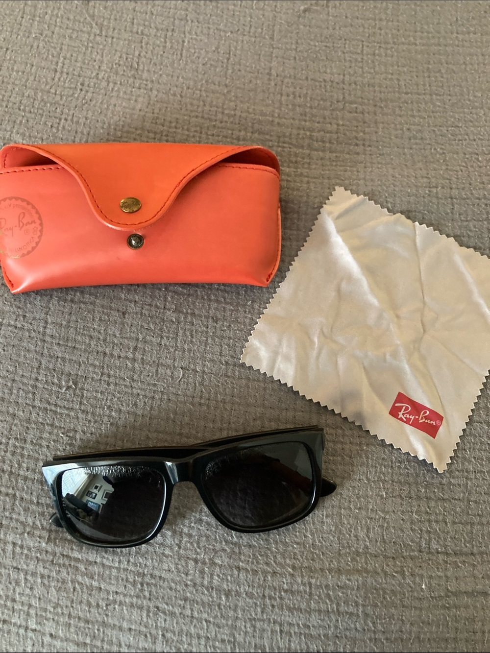 Ray-Ban Black Sunglasses with Coral Case and White Cloth